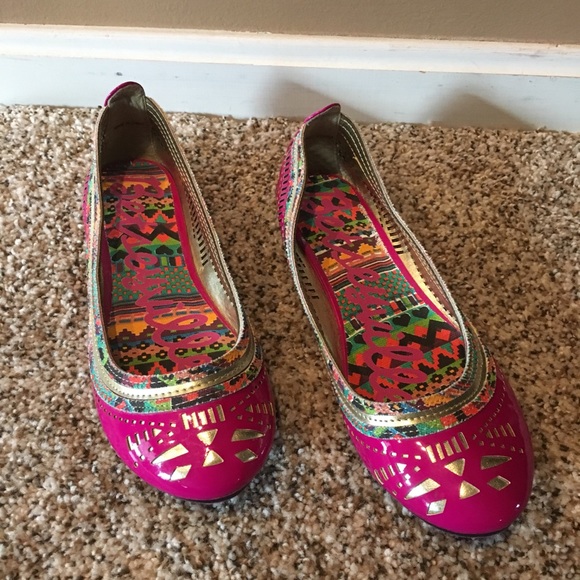Shoes - Beautiful colorful Betsyville flats✌🏾
